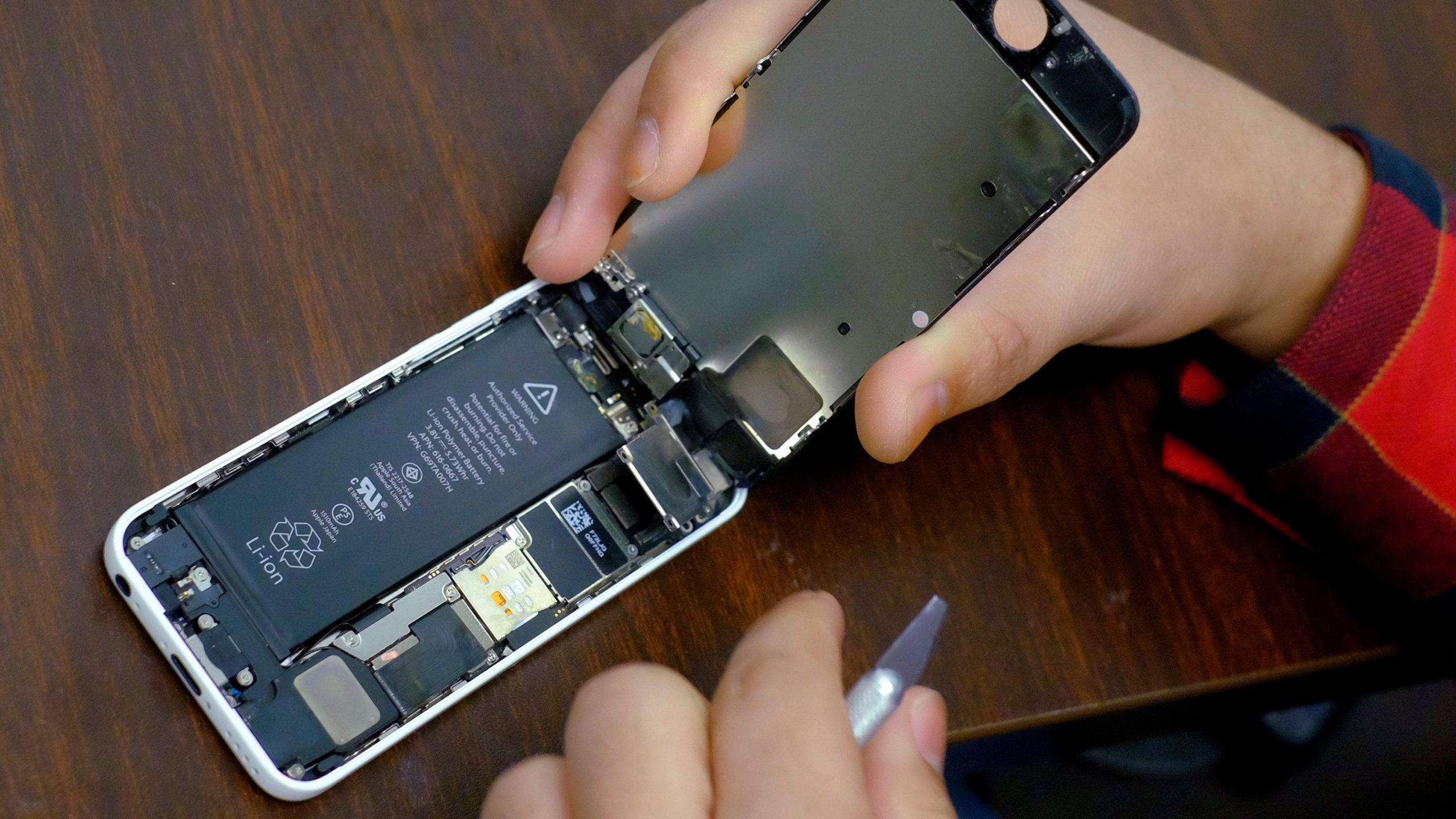 Recharge and Revitalize Your Phone With a New Battery for Your iPhone